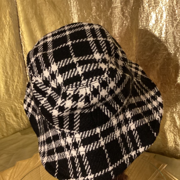 Burberry bucket hat